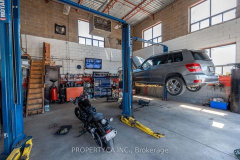 Photo 4 at 20 Sherry Road, Birchmount, Toronto