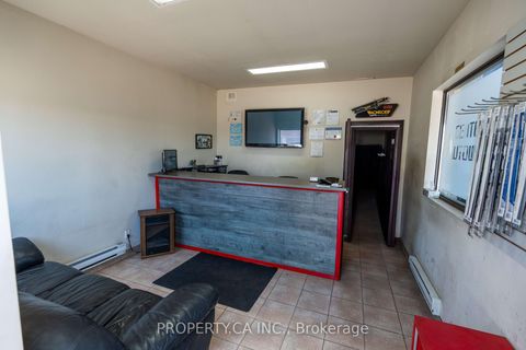 Photo 8 at 20 Sherry Road, Birchmount, Toronto