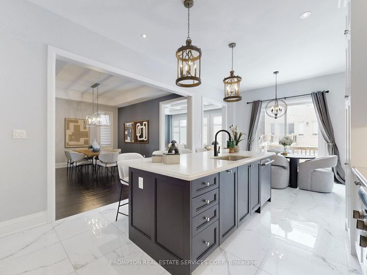 Photo 9 at 39 Giardina Crescent, Bayview Hill, Richmond Hill