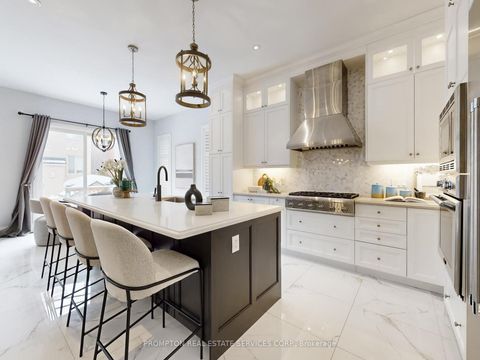 Photo 7 at 39 Giardina Crescent, Bayview Hill, Richmond Hill