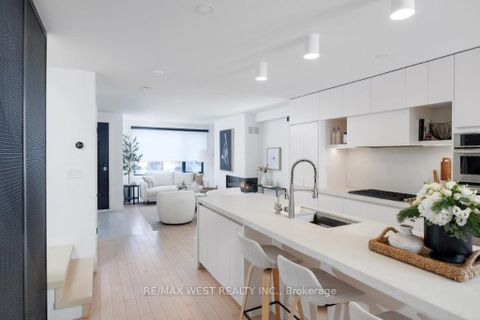 Photo 6 at 424 Clendenan Avenue, Junction Area, Toronto