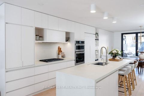 Photo 7 at 424 Clendenan Avenue, Junction Area, Toronto