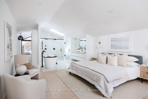 Photo 18 at 424 Clendenan Avenue, Junction Area, Toronto