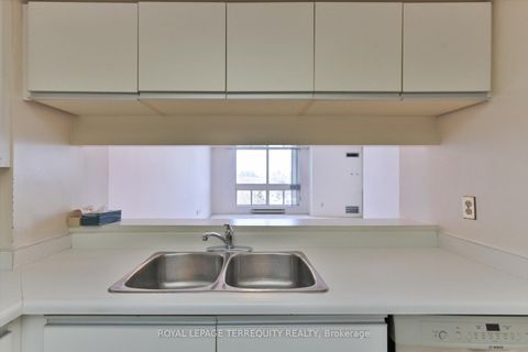 Photo 4 at 907 - 5 Kenneth Avenue, Willowdale East, Toronto