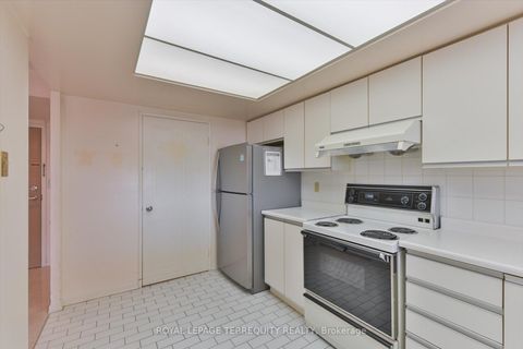 Photo 6 at 907 - 5 Kenneth Avenue, Willowdale East, Toronto