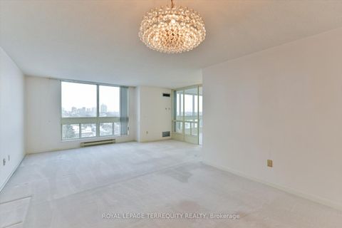 Photo 9 at 907 - 5 Kenneth Avenue, Willowdale East, Toronto