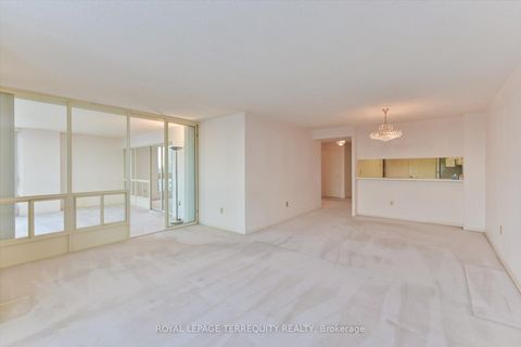 Photo 10 at 907 - 5 Kenneth Avenue, Willowdale East, Toronto