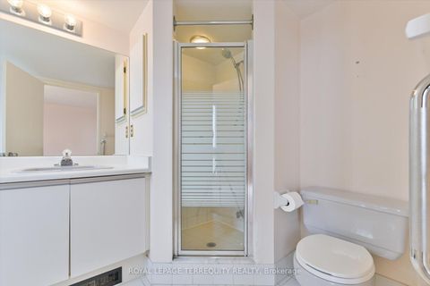 Photo 17 at 907 - 5 Kenneth Avenue, Willowdale East, Toronto