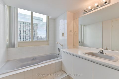 Photo 18 at 907 - 5 Kenneth Avenue, Willowdale East, Toronto