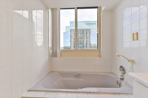 Photo 19 at 907 - 5 Kenneth Avenue, Willowdale East, Toronto