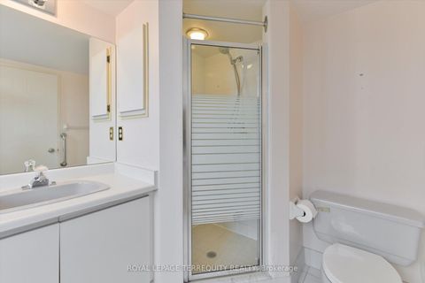 Photo 20 at 907 - 5 Kenneth Avenue, Willowdale East, Toronto