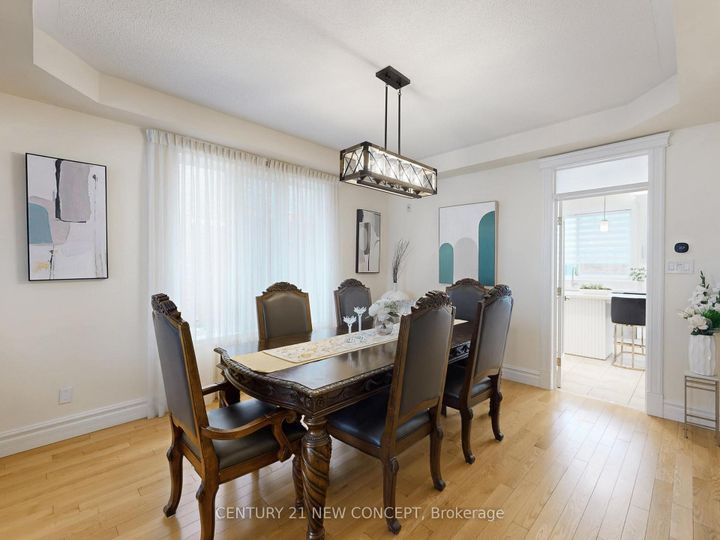 Photo 4 at 2208 Glengrove Crescent, WT West Oak Trails, Oakville