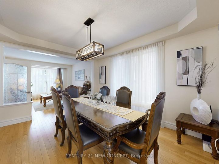 Photo 6 at 2208 Glengrove Crescent, WT West Oak Trails, Oakville