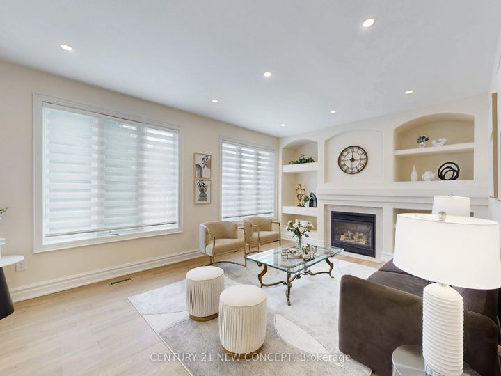 Photo 7 at 2208 Glengrove Crescent, WT West Oak Trails, Oakville