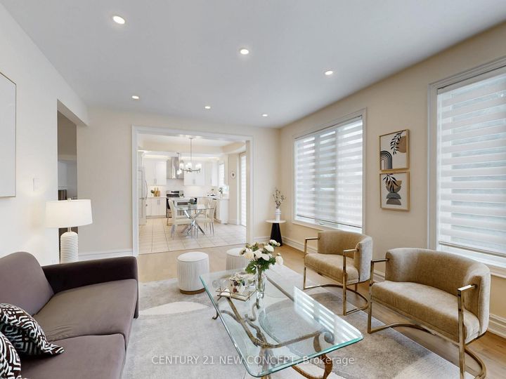 Photo 11 at 2208 Glengrove Crescent, WT West Oak Trails, Oakville