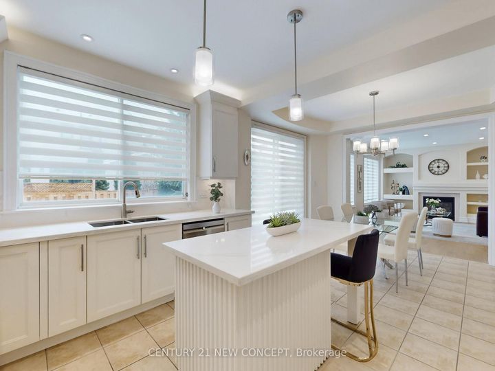 Photo 12 at 2208 Glengrove Crescent, WT West Oak Trails, Oakville