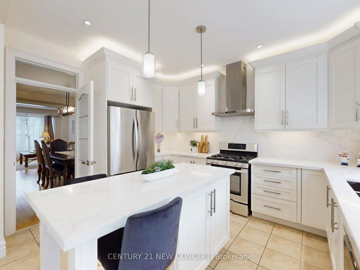 Photo 14 at 2208 Glengrove Crescent, WT West Oak Trails, Oakville