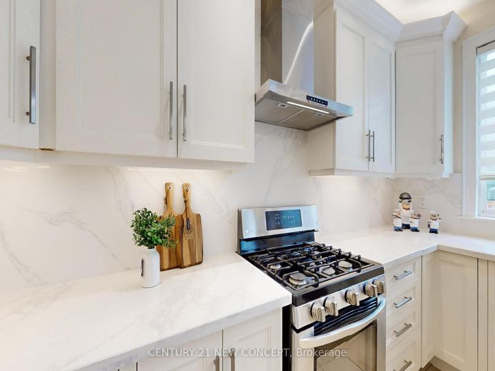 Photo 15 at 2208 Glengrove Crescent, WT West Oak Trails, Oakville