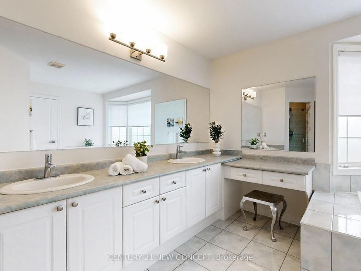 Photo 36 at 2208 Glengrove Crescent, WT West Oak Trails, Oakville