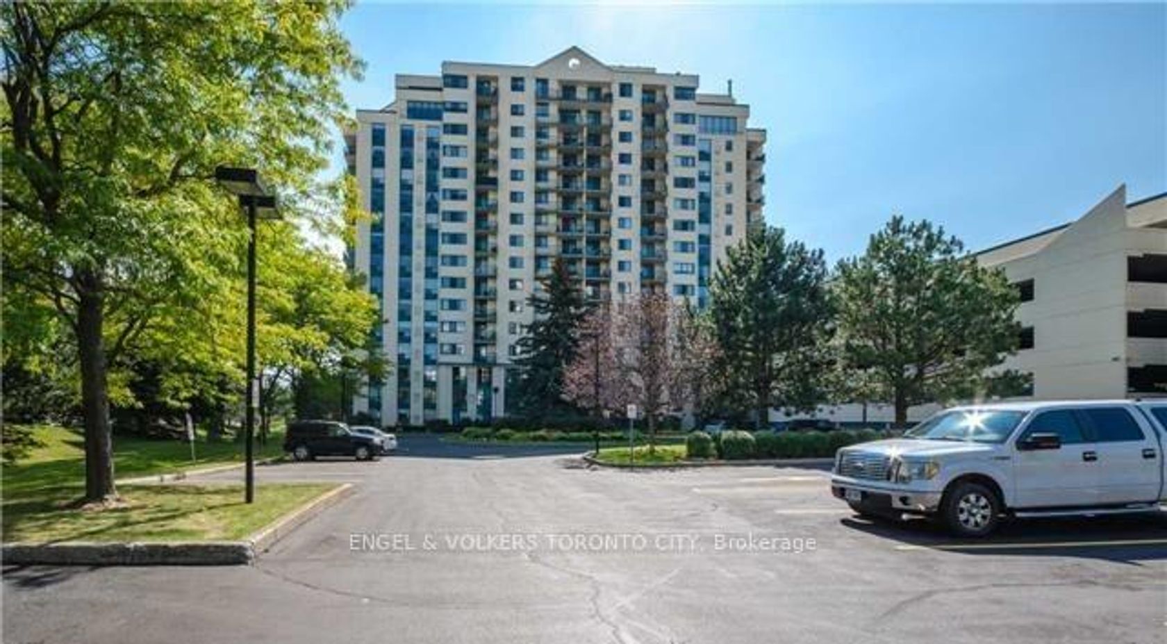 1111 - 75 Ellen Street N, Lakeshore, Barrie photo number 2