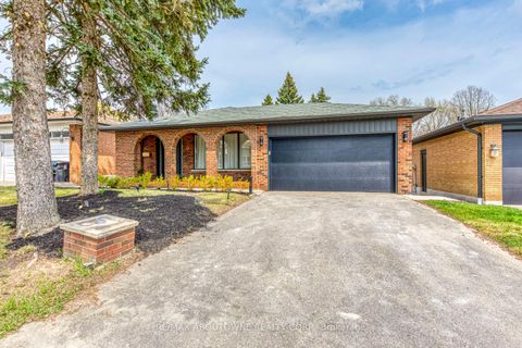 Photo 1 at 7 Ivybridge Drive, West Deane, Toronto