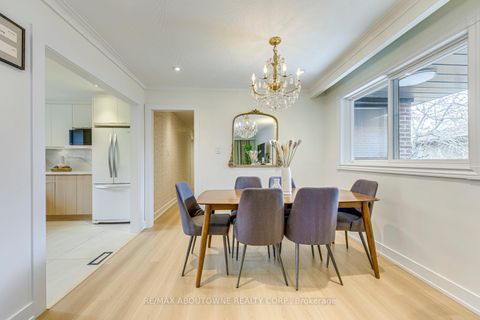 Photo 10 at 7 Ivybridge Drive, West Deane, Toronto