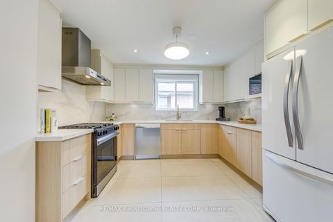 Photo 13 at 7 Ivybridge Drive, West Deane, Toronto