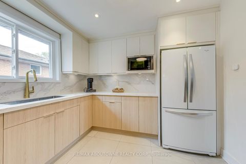 Photo 15 at 7 Ivybridge Drive, West Deane, Toronto