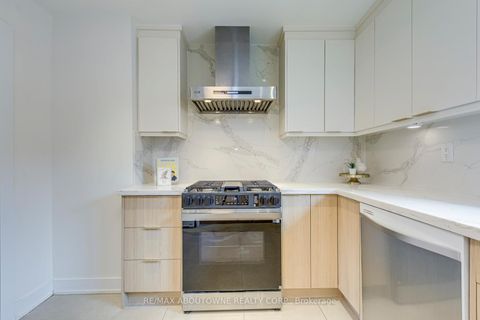 Photo 16 at 7 Ivybridge Drive, West Deane, Toronto