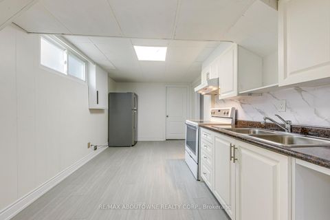 Photo 33 at 7 Ivybridge Drive, West Deane, Toronto