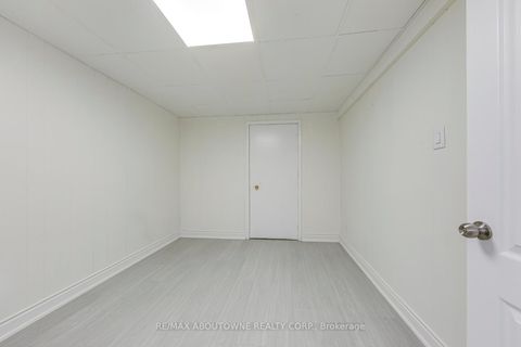 Photo 34 at 7 Ivybridge Drive, West Deane, Toronto