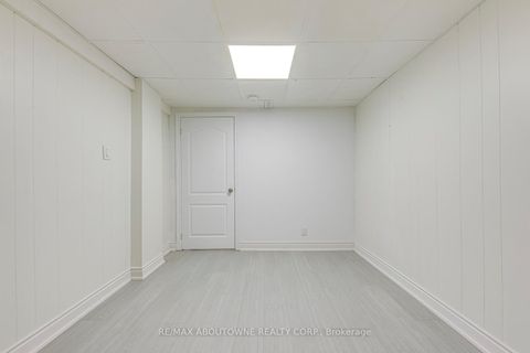 Photo 35 at 7 Ivybridge Drive, West Deane, Toronto