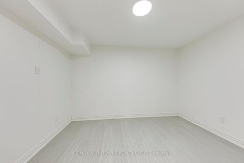 Photo 36 at 7 Ivybridge Drive, West Deane, Toronto