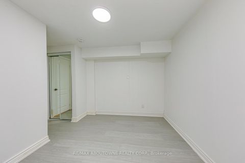 Photo 37 at 7 Ivybridge Drive, West Deane, Toronto