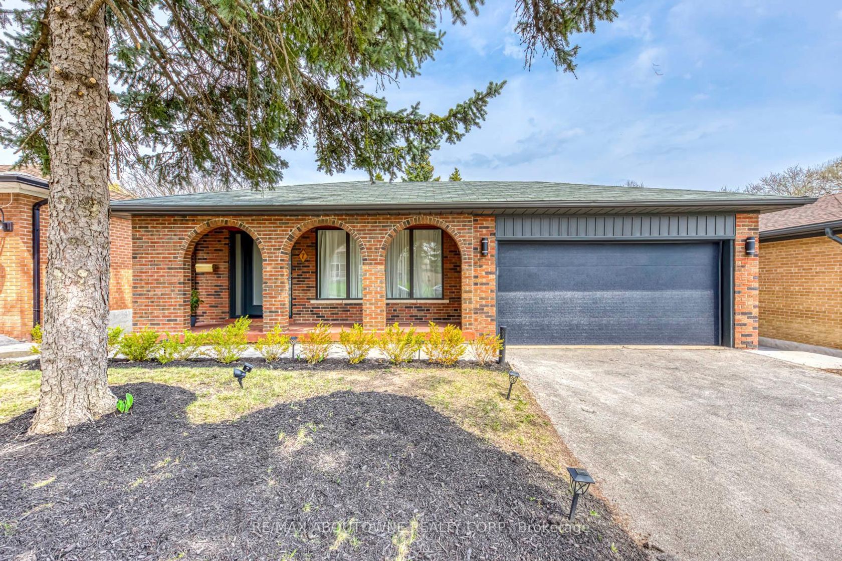 7 Ivybridge Drive, West Deane, Toronto 