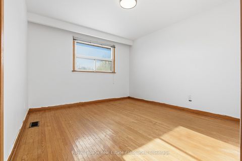 Photo 15 at 117 Harding Avenue, Amesbury, Toronto