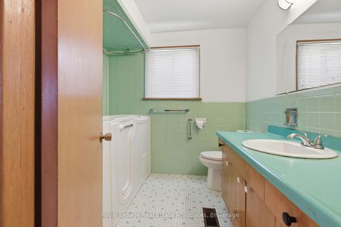 Photo 21 at 117 Harding Avenue, Amesbury, Toronto