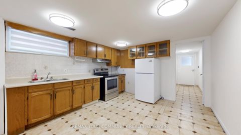 Photo 32 at 7 Brazil Gate, Humber Summit, Toronto