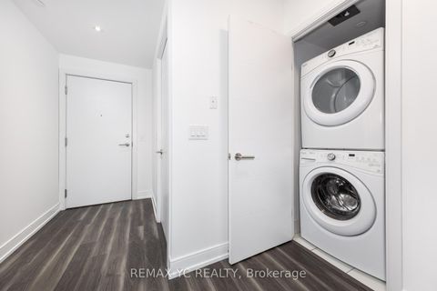Photo 10 at 217 - 525 Adelaide Street W, Waterfront Communities C1, Toronto