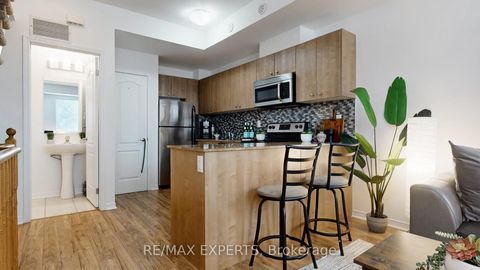 Photo 5 at 59 - 68 Winston Park Boulevard, CFB, Toronto