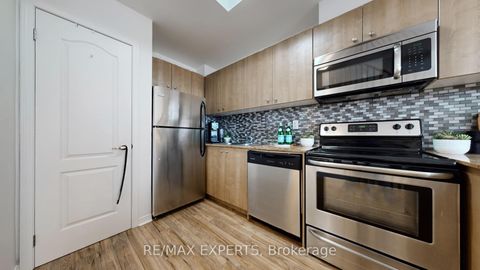 Photo 7 at 59 - 68 Winston Park Boulevard, CFB, Toronto