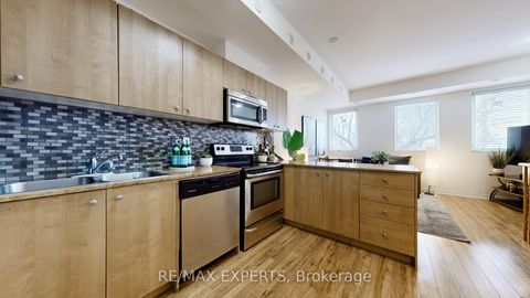 Photo 8 at 59 - 68 Winston Park Boulevard, CFB, Toronto