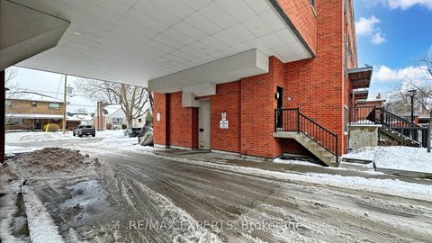 Photo 29 at 59 - 68 Winston Park Boulevard, CFB, Toronto