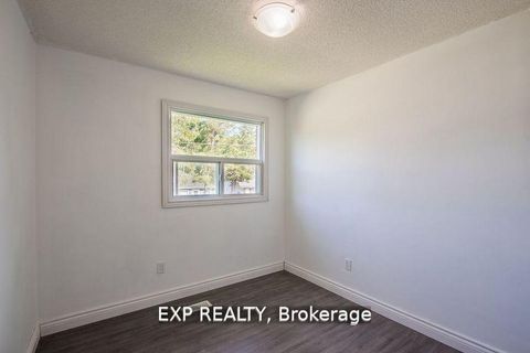 Photo 11 at 201 Garden Avenue, Keswick North, Georgina