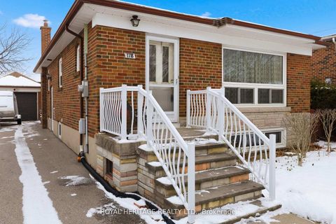 Photo 2 at 178 Ellendale Drive, Dorset Park, Toronto