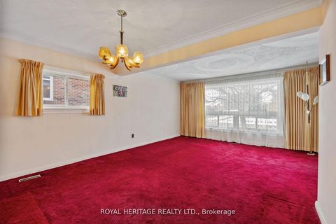 Photo 5 at 178 Ellendale Drive, Dorset Park, Toronto