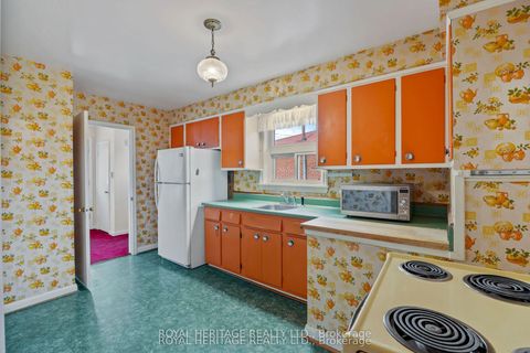 Photo 12 at 178 Ellendale Drive, Dorset Park, Toronto