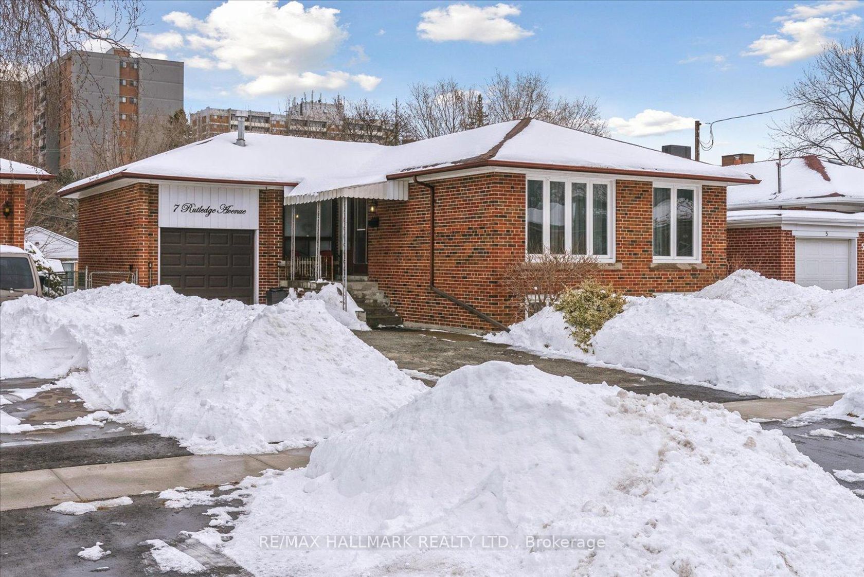 7 Rutledge Avenue, Eglinton East, Toronto by Loree Meneguzzi Real Estate 7 Rutledge Avenue, Eglinton East, Toronto