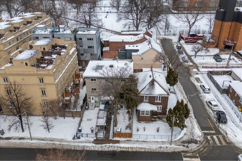 Photo 2 at 48 Carr Street, Chinatown, Toronto
