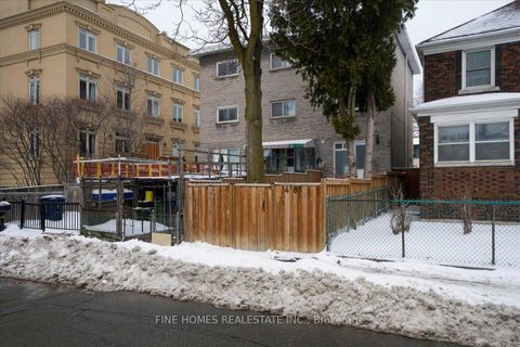 Photo 3 at 48 Carr Street, Chinatown, Toronto